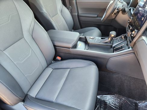 Used 2024 Lexus GX 550 w/ Accessory Package (2T) image 15