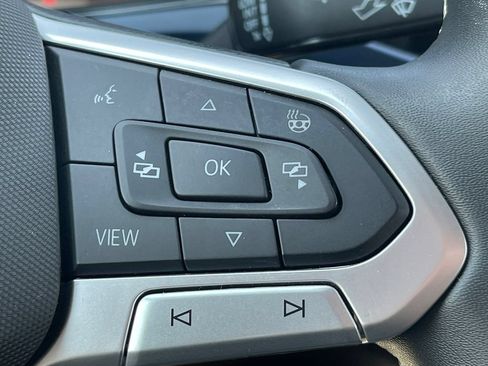 Used 2023 Volkswagen Taos SE w/ Panoramic Sunroof Package AWD/4WD image 21