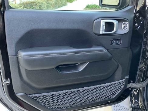 Used 2019 Jeep Wrangler Unlimited Sahara image 25