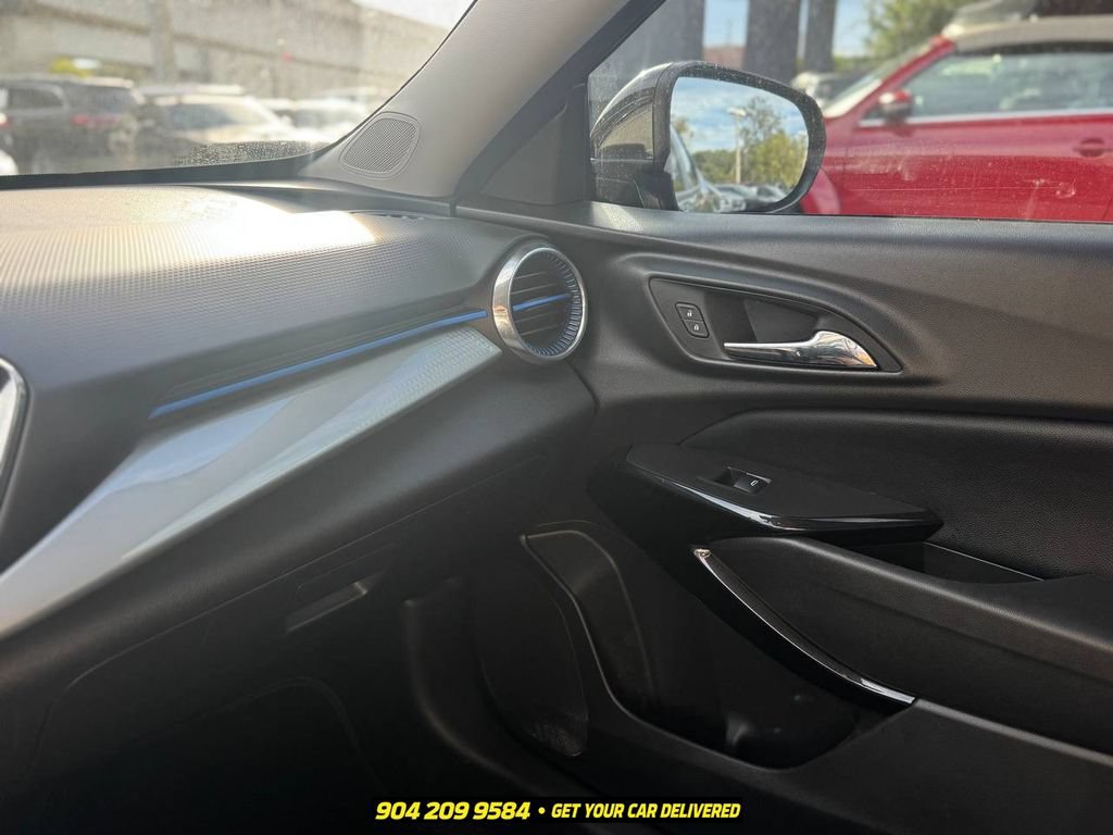 Used 2025 Chevrolet Trax LT w/ Driver Confidence Package FWD image 14