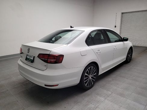 Used 2016 Volkswagen Jetta Sport FWD image 9