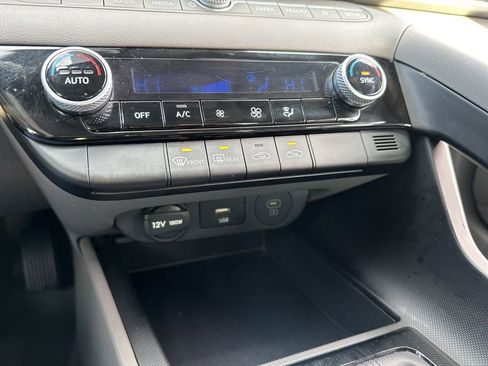 Used 2024 Hyundai Elantra SEL image 43