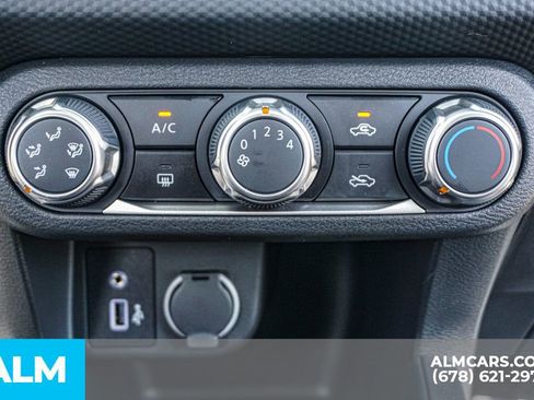 Used 2025 Nissan Kicks Play S image 40