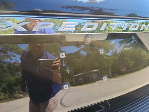 Used 2018 Ford Expedition XLT w/ Equipment Group 202A image 9