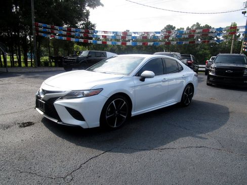 Used 2018 Toyota Camry XSE image 3
