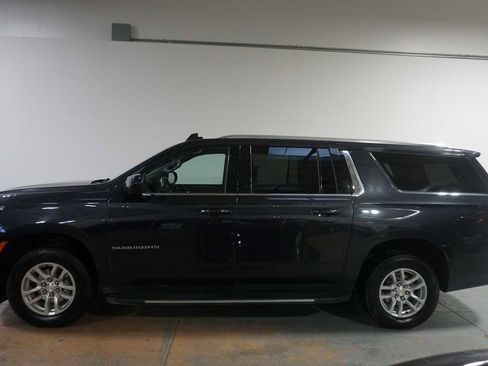 Used 2024 Chevrolet Suburban LT image 8