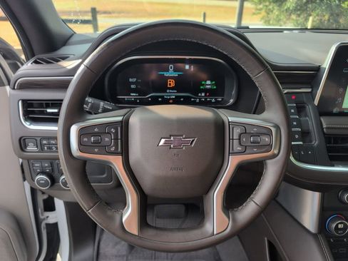 Used 2023 Chevrolet Suburban Z71 w/ Luxury Package image 25