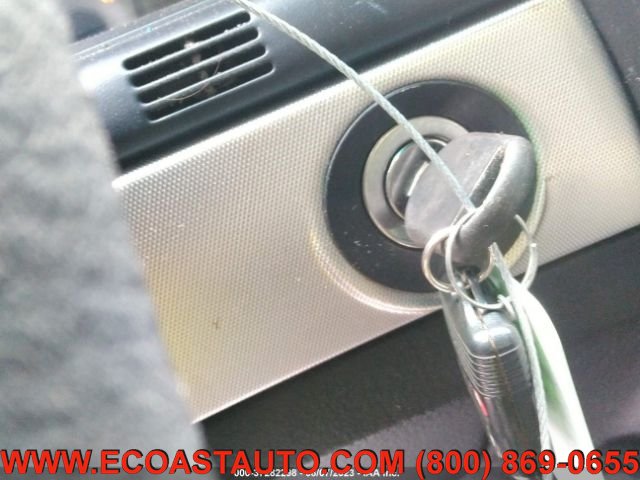 Used 2005 Ford Thunderbird RWD image 15