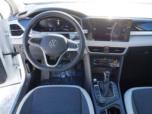 New 2026 Volkswagen Taos SE image 8