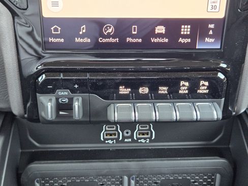 New 2026 RAM 2500 Laramie w/ Night Edition AWD/4WD image 17