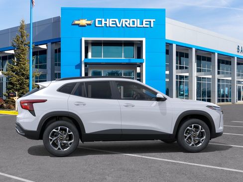 New 2026 Chevrolet Trax LT w/ Driver Confidence Package FWD image 29