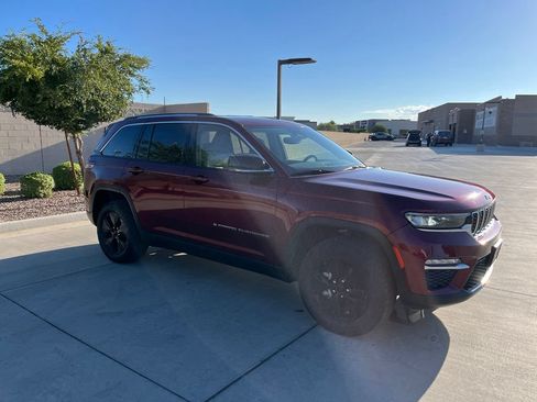 Certified 2023 Jeep Grand Cherokee Limited w/ Trailer Tow Prep Group (B) AWD/4WD image 5
