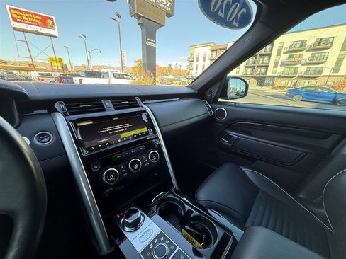 Used 2020 Land Rover Discovery HSE Luxury image 38