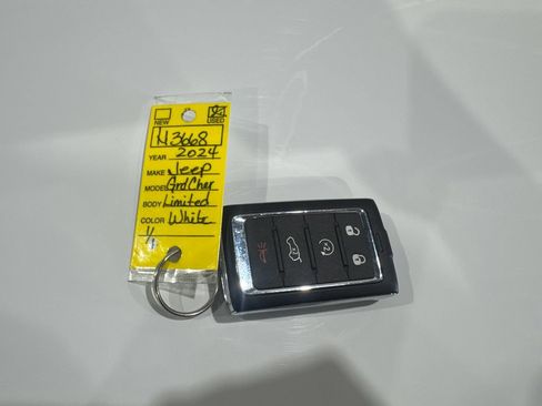 Used 2024 Jeep Grand Cherokee Limited w/ Luxury Tech Group II AWD/4WD image 46