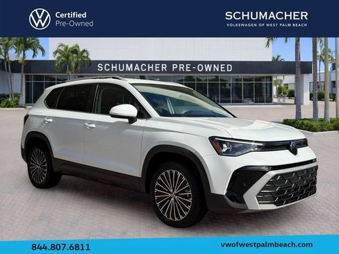 Certified 2025 Volkswagen Taos SE FWD image 1