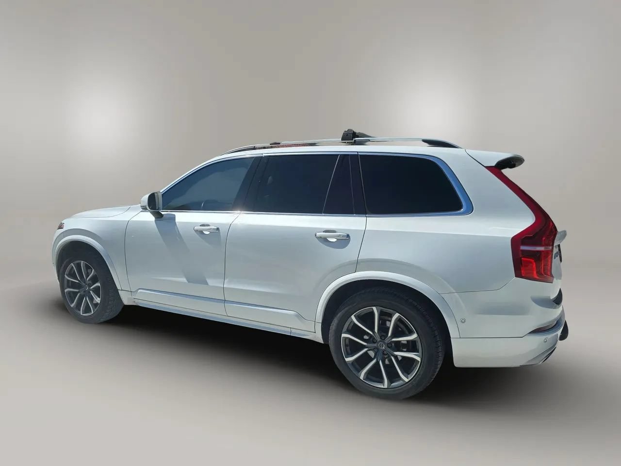 Used 2017 Volvo XC90 T6 Momentum w/ Vision Package AWD/4WD image 5