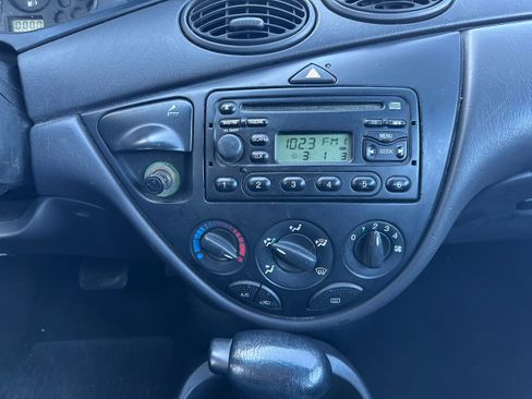 Used 2000 Ford Focus LX image 14