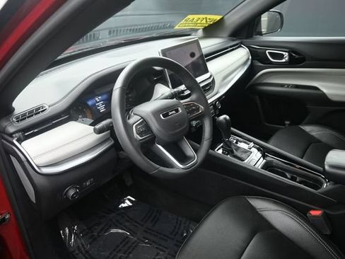 Used 2025 Jeep Compass Limited AWD/4WD image 14