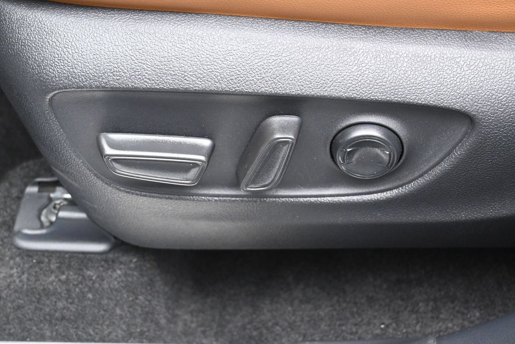 Used 2026 Toyota Highlander Platinum AWD/4WD image 10