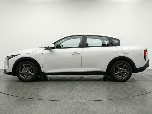 Used 2025 Kia K4 LXS image 5