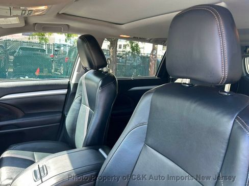 Used 2016 Toyota Highlander XLE AWD/4WD image 22