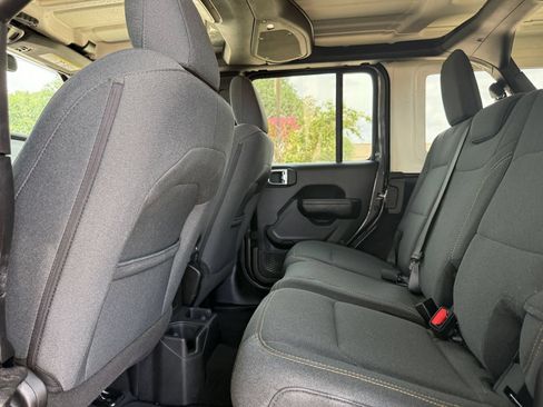 Used 2025 Jeep Wrangler Unlimited Sport AWD/4WD image 25