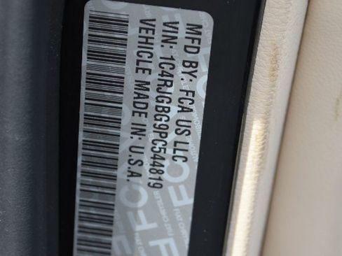 Used 2023 Jeep Grand Cherokee Limited image 31