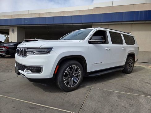 Used 2023 Jeep Wagoneer L Series II image 2