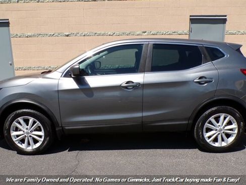 Used 2017 Nissan Rogue Sport S w/ S Appearance Package FWD image 5