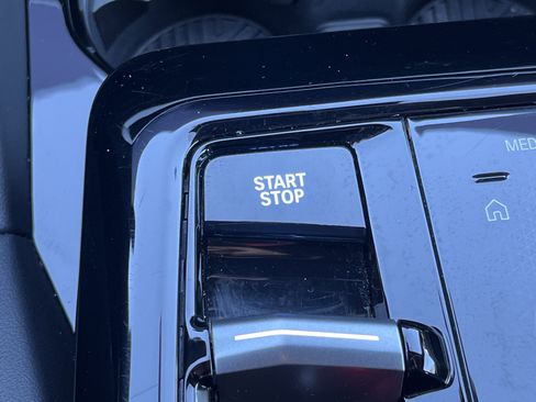 Used 2025 BMW i5 eDrive40i image 9