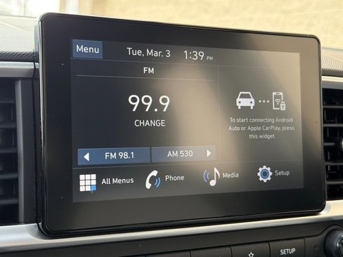 Used 2025 Hyundai Venue SEL image 18