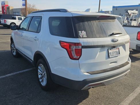 Used 2017 Ford Explorer XLT image 6