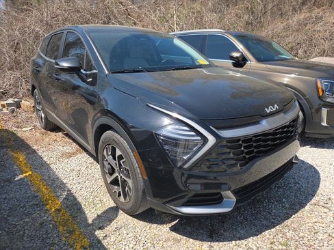 Used 2025 Kia Sportage EX image 3