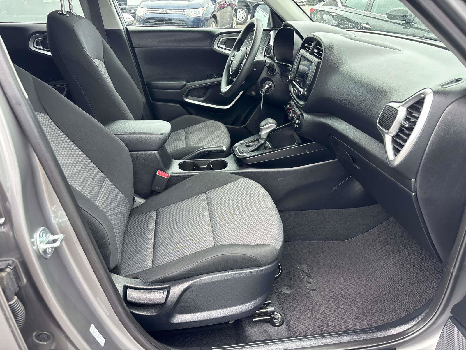 Used 2025 Kia Soul LX w/ LX Technology Package FWD image 14