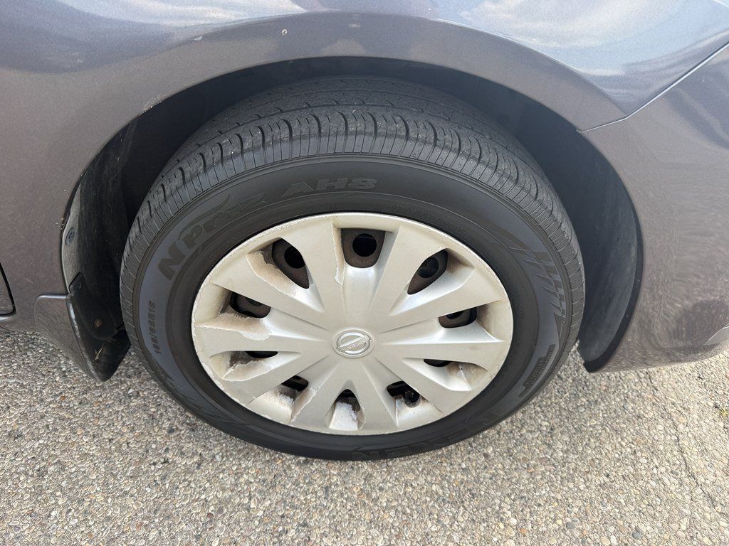 Used 2015 Nissan Versa SV FWD image 7