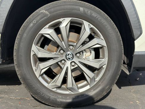 Used 2022 Toyota RAV4 XLE Premium AWD/4WD image 4