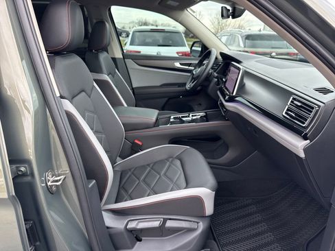 Certified 2025 Volkswagen Atlas Peak Edition SE image 37