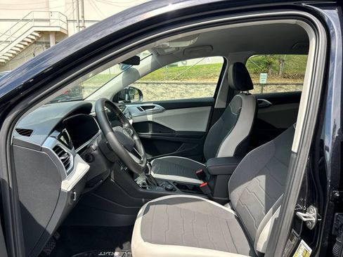 Used 2025 Volkswagen Taos SE AWD/4WD image 10