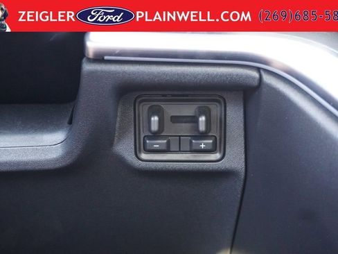 Used 2025 Ford Expedition Max Platinum AWD/4WD image 29