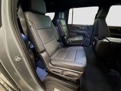 Used 2025 GMC Yukon XL Denali AWD/4WD image 39
