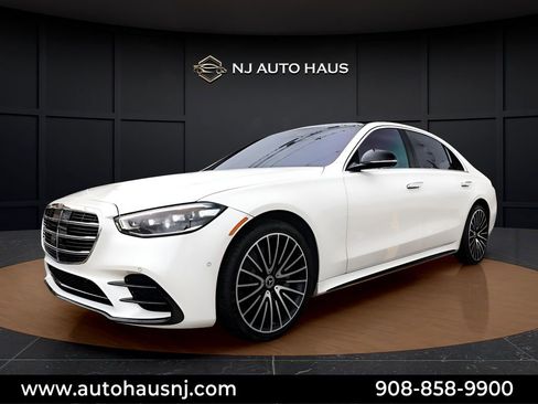 Used 2022 Mercedes-Benz S 500 4MATIC w/ AMG Line Package image 4