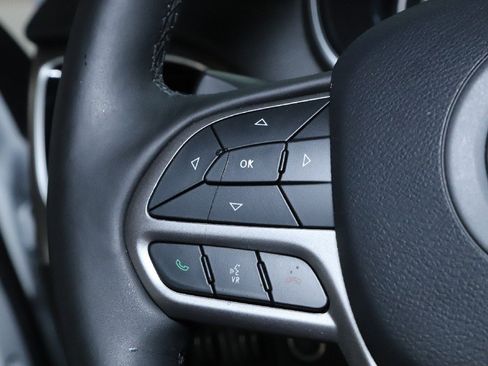 Used 2019 Jeep Cherokee Limited image 22