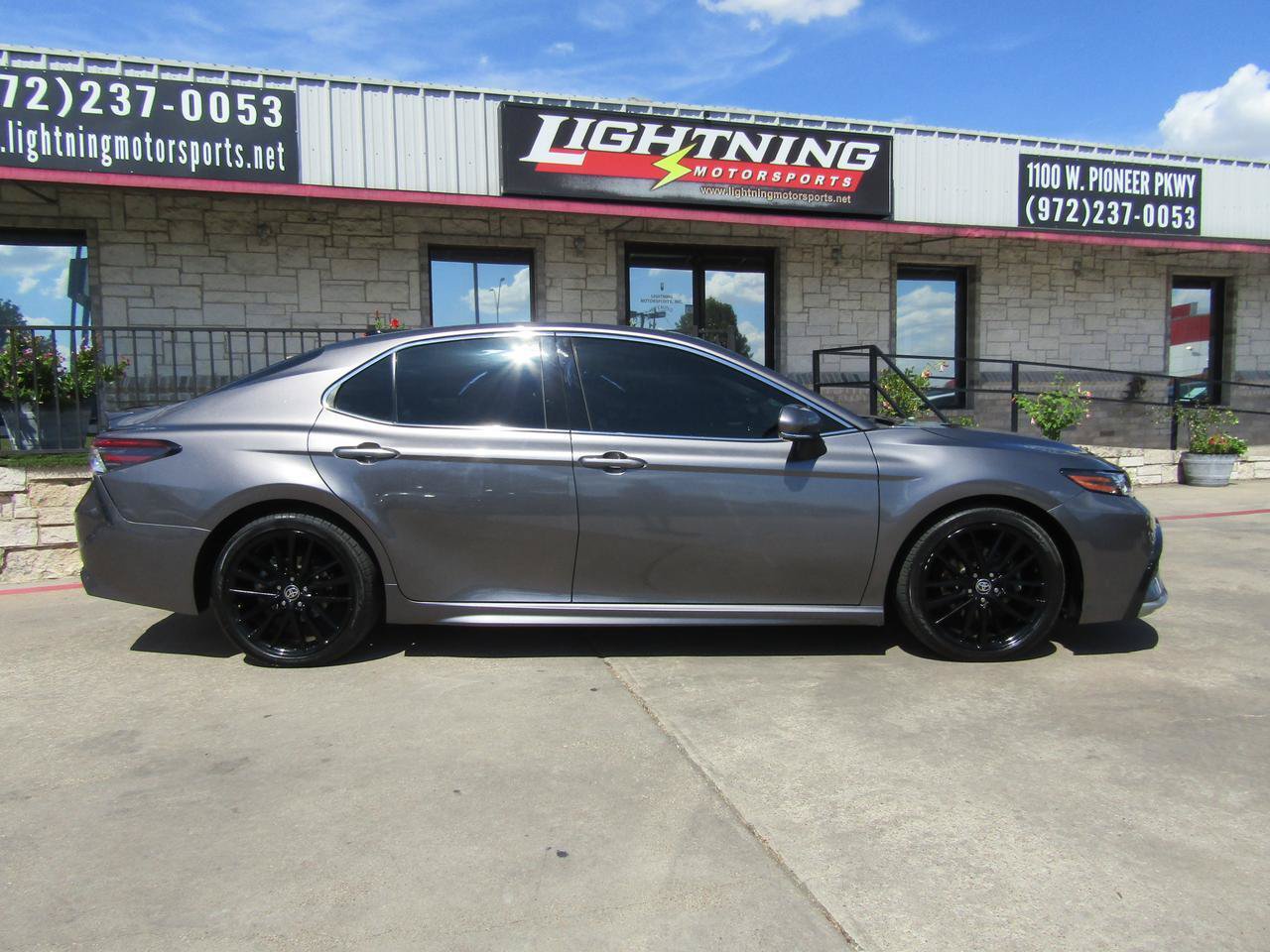 Used 2021 Toyota Camry XSE w/ Navigation Package FWD image 5