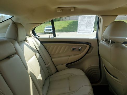 Used 2018 Ford Taurus Limited w/ Driver Assist Package image 34