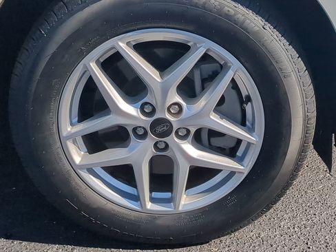 Certified 2024 Ford Edge SEL image 11