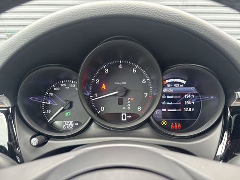 Certified 2025 Porsche Macan image 13