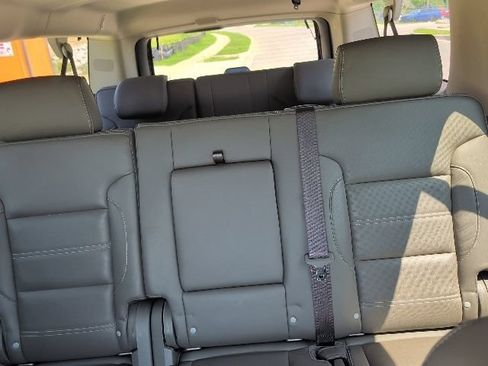 Used 2018 GMC Yukon XL Denali w/ Open Road Package AWD/4WD image 25
