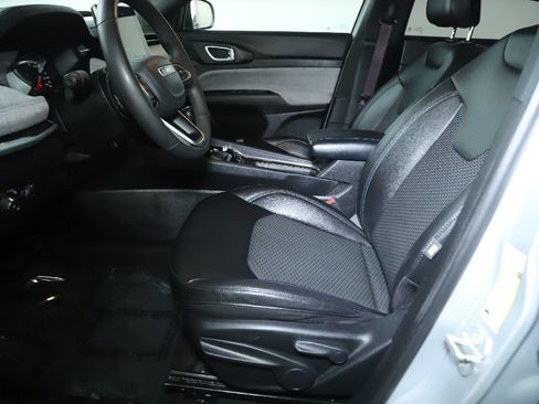 Used 2024 Jeep Compass Latitude AWD/4WD image 18