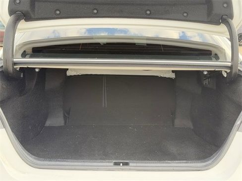 Used 2019 Toyota Camry LE image 29