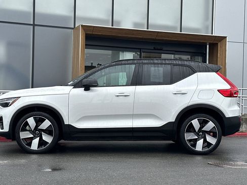 Used 2023 Volvo XC40 Recharge Plus image 6